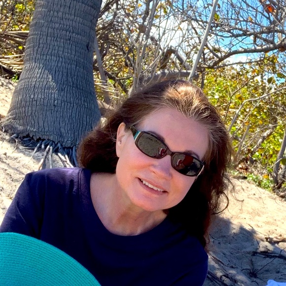 Meet your Posher, Velda.  My home is smoke free and no pets.  Clean home😊 - Picture 2 of 2